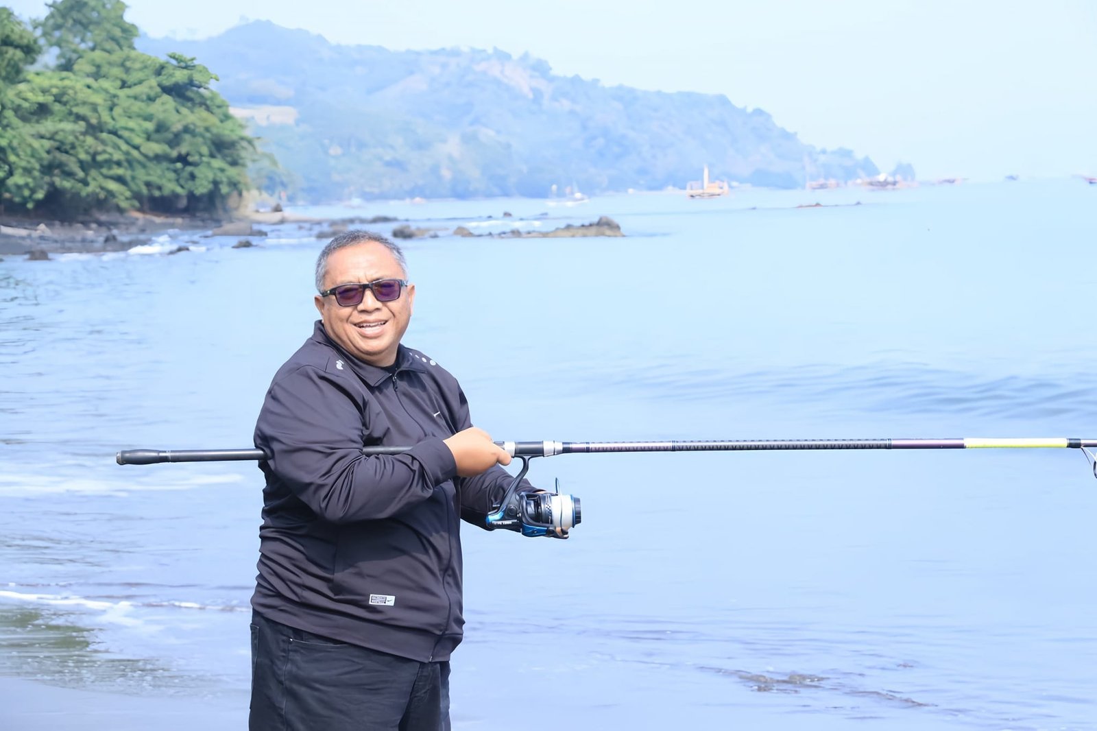 PULUHAN PEMANCING MERIAHKAN LOMBA NGABALANG BUPATI CUP 2024 DI PANTAI SANGRAWAYANG 1 445388767 834966528665187 8942699356627342037 n