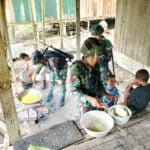 Jalin Keakraban Dengan Masyarakat Di Perbatasan, Ini Yang Dilakukan Satgas Yonif 310/KK ! WhatsApp Image 2024 05 01 at 10.27.37