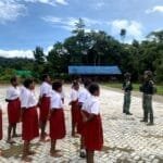 Melalui Baris Berbaris, Satgas Yonif 310/KK Ajarkan Siswa Arti Kedisplinan WhatsApp Image 2024 05 14 at 22.43.04