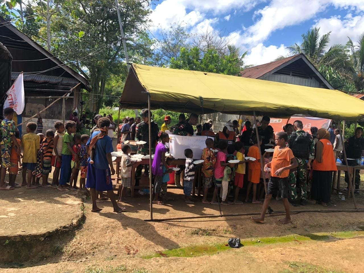 Satgas Yonif 310/KK Gelar Baksos Bagi Warga Pedalaman Papua 1 WhatsApp Image 2024 05 20 at 10.45.18