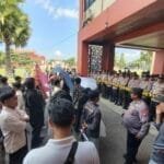 Rasa Aman diwujudkan Polres Sumenep Dalam Pengamanan Unras di kantor Pemkab Sumenep WhatsApp Image 2024 05 27 at 15.50.30