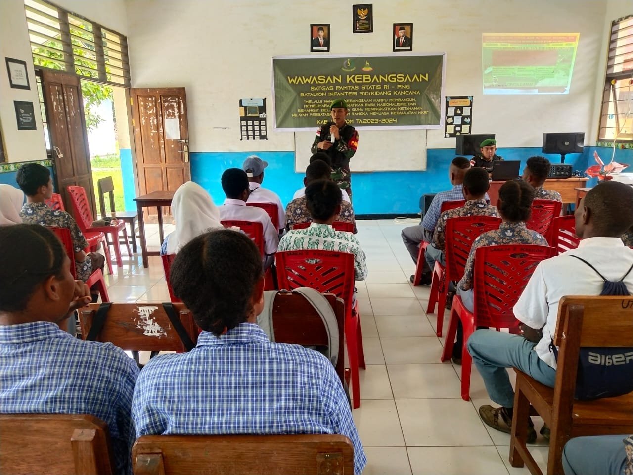 Jelang Hari Lahir Pancasila, Satgas Yonif 310/KK Berikan Wasbang Tentang 4 Pilar Kebangsaan 1 WhatsApp Image 2024 05 31 at 09.07.44