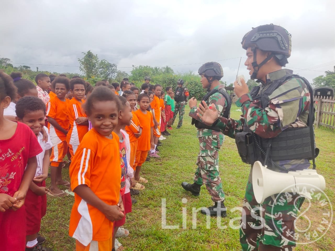 fun game cara satgas yonif 310 kk hadirkan keceriaan anak anak di perbatasan