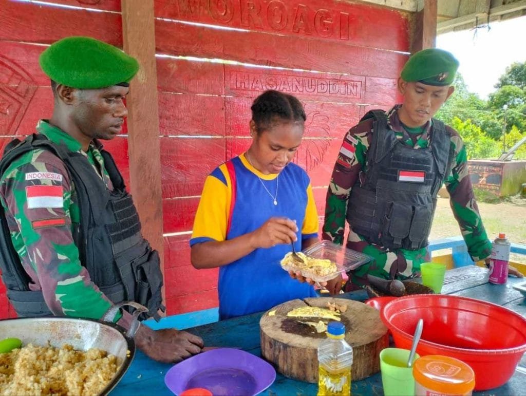 Nasi Goreng Ala Satgas Yonif 310/KK, Kedepankan Edukasi Bagi Pelajar Di Perbatasan 1 nasi goreng ala satgas yonif 310 kk kedepankan edukasi bagi pelajar di perbatasan
