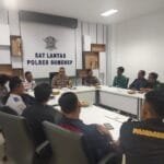 Satlantas Polres Sumenep Tekan Kecelakaan Bus Parawisata dan Dishub Gelar Rakor Bersama PO Bus. WhatsApp Image 2024 06 03 at 21.14.43