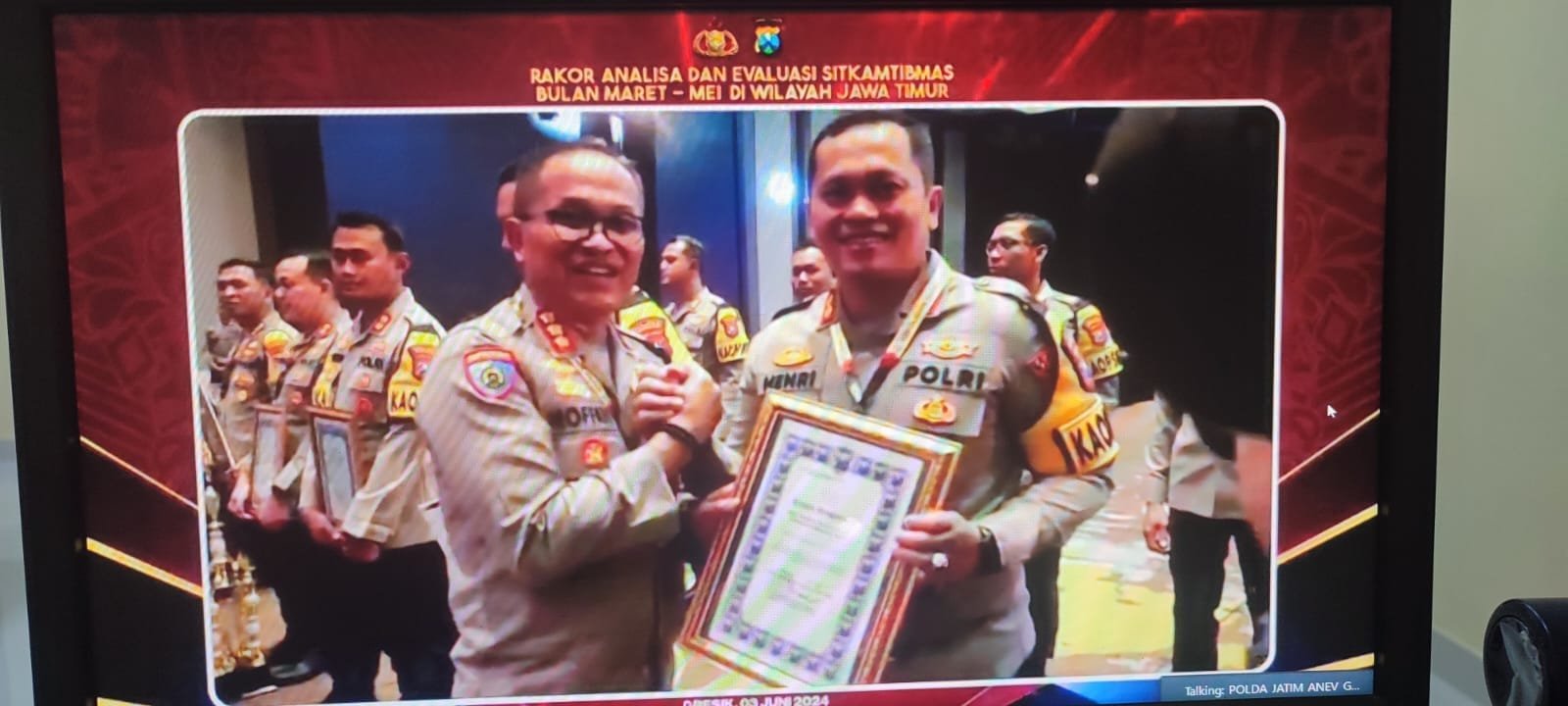 Polres Sumenep Raih Juara 3 Pos Pelayanan Operasi Ketupat 2024, Kapolres AKBP Henri Berkomitmen Terus Memberikan Pelayanan Terbaik Kepada Masyarakat 1 WhatsApp Image 2024 06 04 at 12.55.11