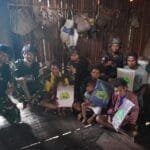 Perkuat Silaturahmi, Prajurit Yonif 310/KK Kunjungi “Keluarga Asuh” Di Perbatasan WhatsApp Image 2024 06 17 at 06.58.56