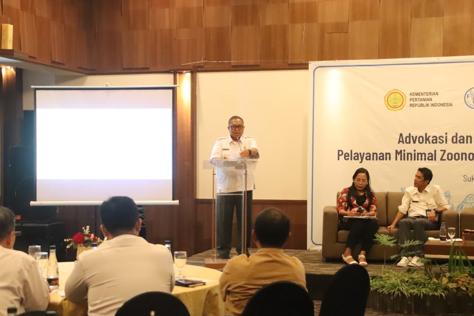 BUPATI SEBUT PENANGGULANGAN ZOONOSIS MEMPROTEKSI SEKTOR PETERNAKAN DAN MENCEGAH PENULARAN 1 452568489 873595054802334 5466304595305427531 n