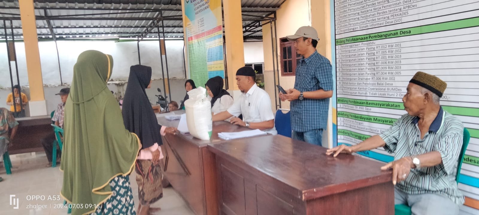 Pemdes Desa Kalianget timur Melaksanakan Penyaluran Bantuan Pangan(Bapang) Berupa Beras 10 kg Tahun 2024 1 WhatsApp Image 2024 07 03 at 13.58.58