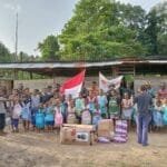 Lewati Medan Yang Tak Mudah, Satgas Yonif 310/KK Datangi Kampung Terdalam Bagikan Perlengkapan Sekolah WhatsApp Image 2024 07 04 at 12.59.19