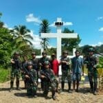 Percantik Tugu Salib, Ini Yang Dilakukan Satgas Yonif 310/K WhatsApp Image 2024 07 11 at 10.04.01