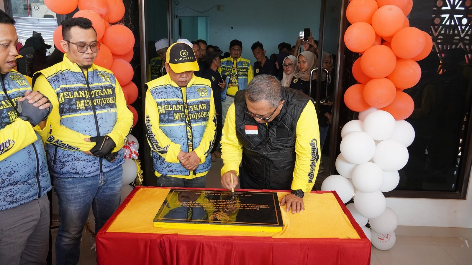 RESMIKAN BALAI DESA KADUNUNGGAL, BUPATI SUKABUMI" BERIKAN PELAYANAN PRIMA KEPADA MASYARAKAT" 1 456562618 893476636147509 6939760855647229541 n