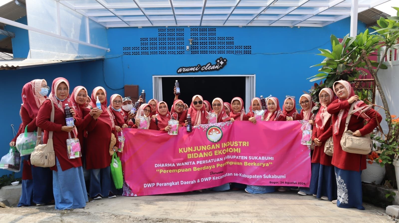 DWP KABUPATEN SUKABUMI KUNJUNGI PT INTI ARUMI INDONESIA: MENDORONG PEMBERDAYAAN PEREMPUAN DAN WAWASAN EKONOMI 1 456662451 894157822746057 3770231113504270890 n