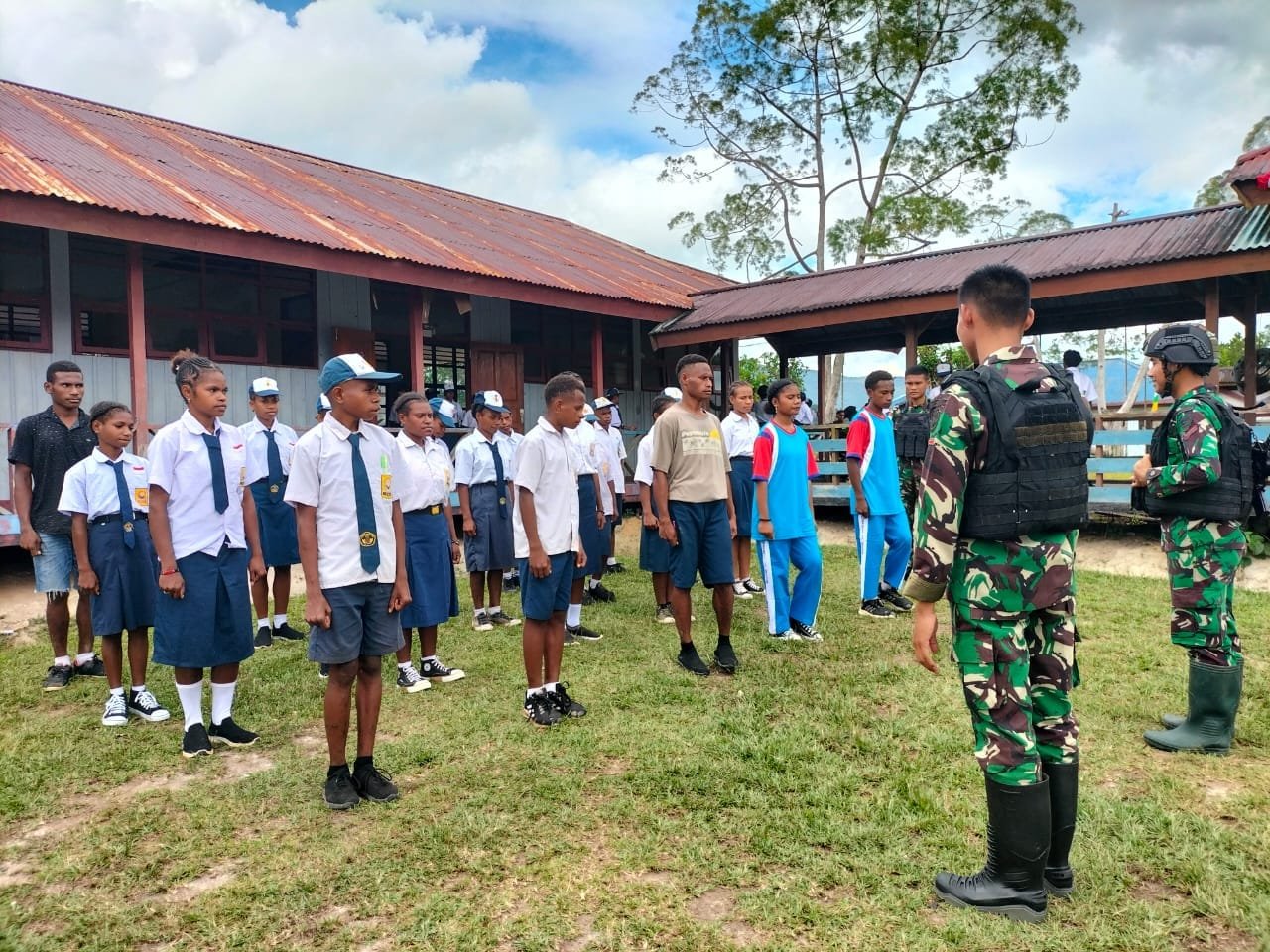 Satgas Yonif 310/KK Latih Pengibar Bendera, Persiapan 17 Agustus di Perbatasan 1 WhatsApp Image 2024 08 06 at 06.25.52