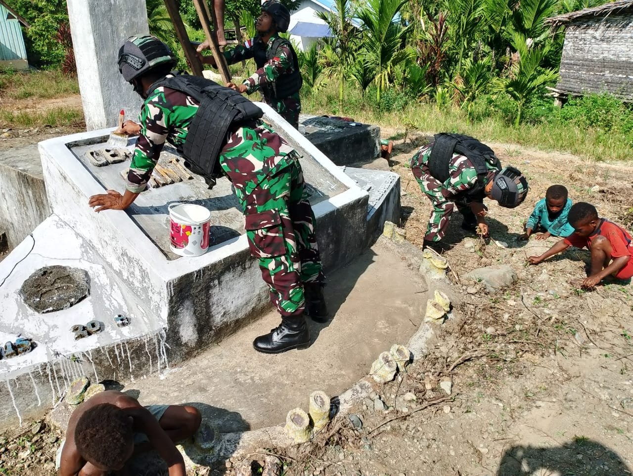 Tumbuhkan Rasa Cinta Kepada Gereja, Ini Yang Dilakukan Satgas Yonif 310/KK 1 WhatsApp Image 2024 08 15 at 13.08.58