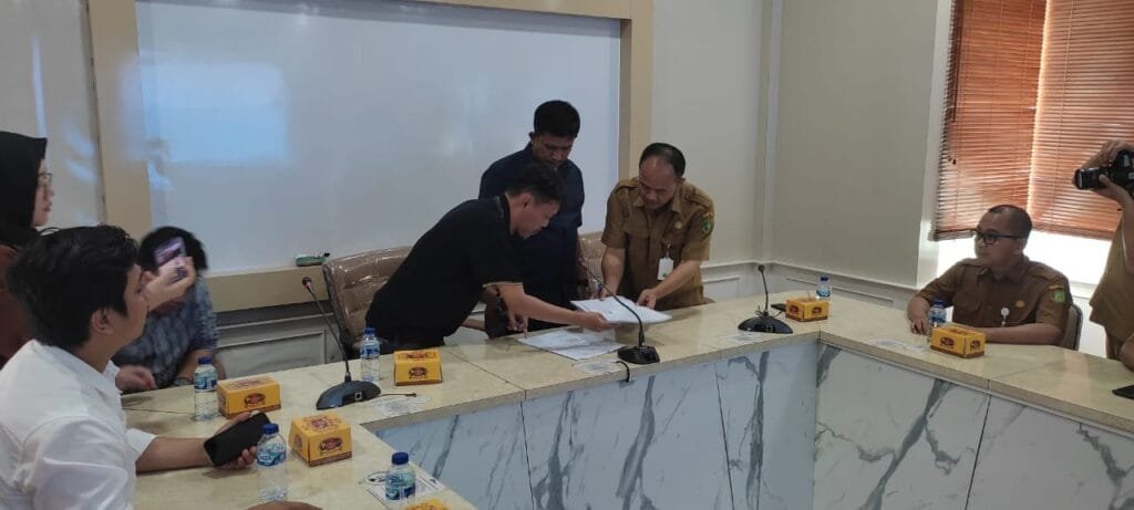 KPU dan RSUD R. Syamsudin, SH. Tanda Tangani Kesepakatan Bersama Pemeriksaan Kesehatan Bacalon Walikota dan Wakil Walikota Sukabumi 2024 2 WhatsApp Image 2024 08 28 at 10.20.57
