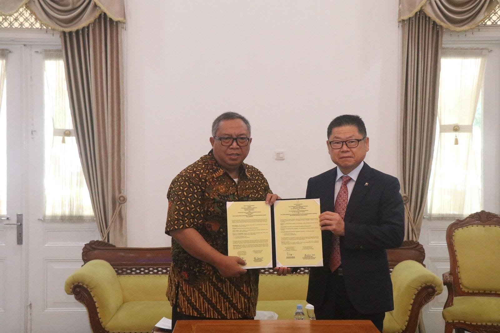 BUPATI BERSAMA DELEGASI UNIVERSITY GYEONGNAM NAMHAE BAHAS KERJASAMA DIKLAT DAN PENGEMBANGAN SDM 1 461081103 915734143921758 5750360651864490752 n