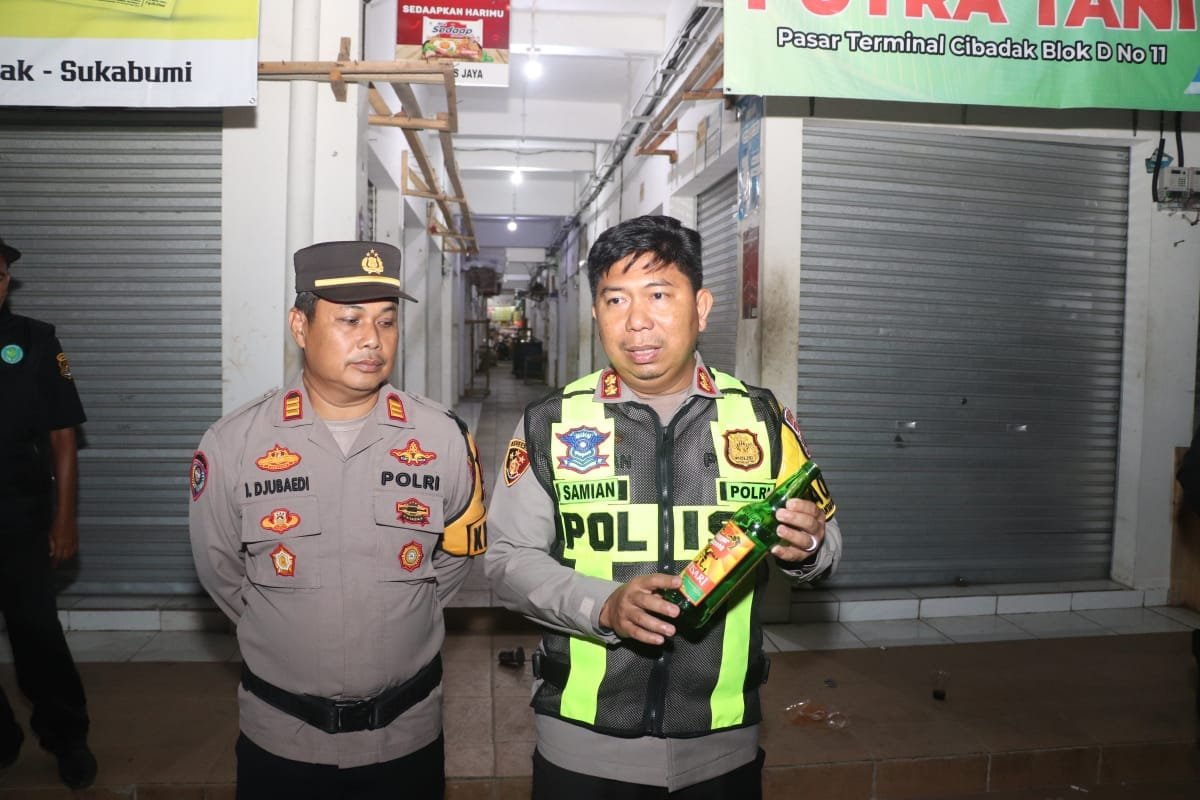 Tengah Patroli, Kapolres Pergoki Supir Angkot Pesta Miras di Cibadak 1 WhatsApp Image 2024 09 29 at 14.27.05