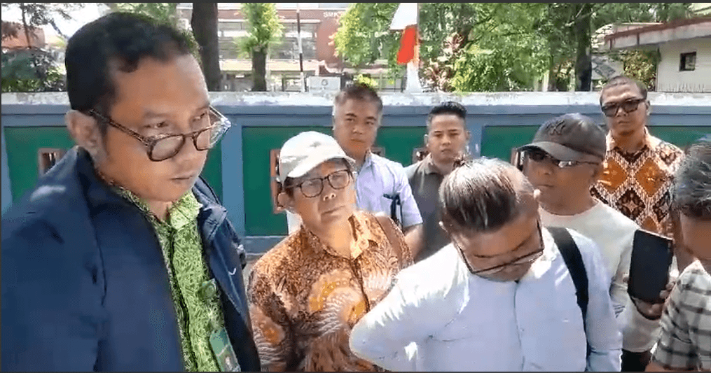 Majelis Hakim PN. Bandung Ungkap Kepemilikan Sertifikat Tanah Khokahie di Kel. Cipamokolan, Saat Periksa Objek Sengketa 1 Screenshot 2024 10 09 103713