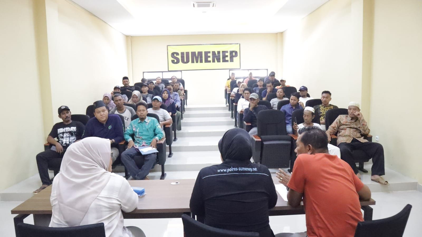 Aliansi Masyarakat Peduli Neneng, Berikan Apresiasi Kepada Polres Sumenep Dalam Penanganan Kasus KDRT 1 WhatsApp Image 2024 10 15 at 16.33.07