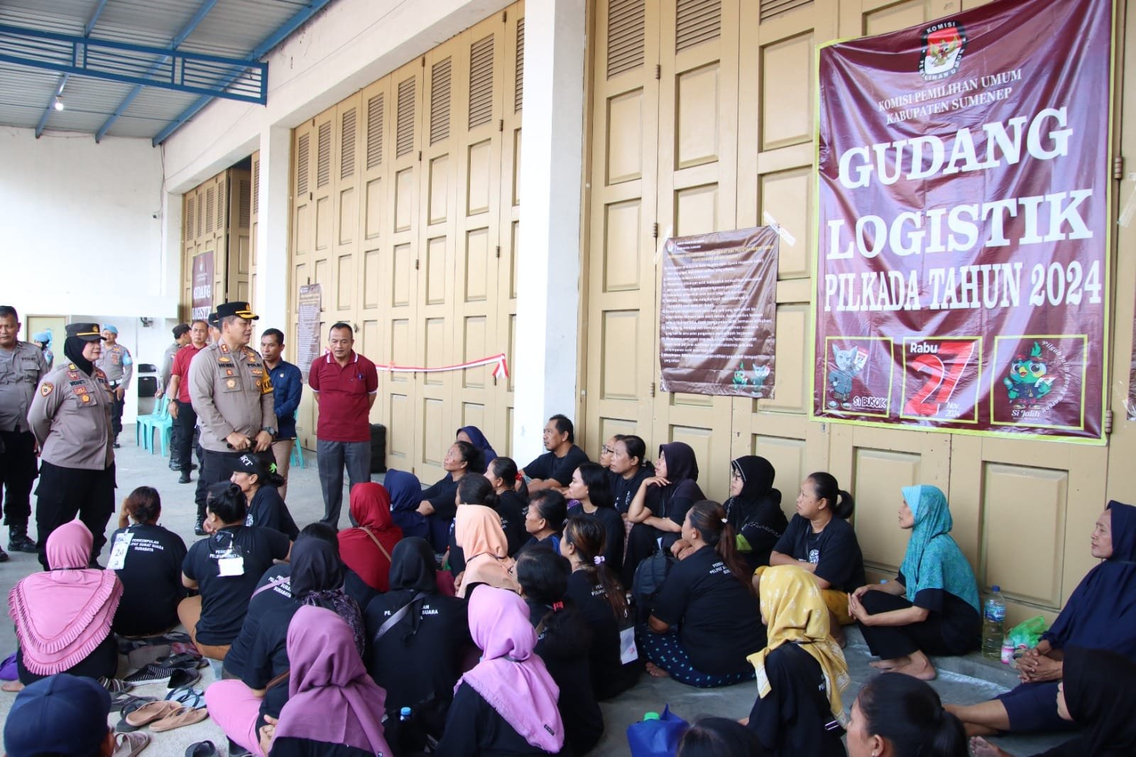 Polres Sumenep Amankan Proses Pelipatan Surat Suara di Sumenep 1 WhatsApp Image 2024 10 29 at 10.55.54