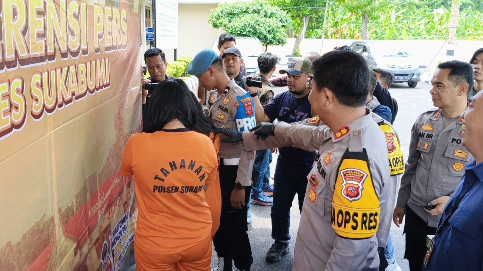 Dua Perempuan Muda Ditangkap Karena Promosikan Judi Online 1 WhatsApp Image 2024 10 29 at 14.30.21