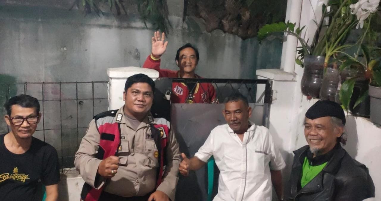 Sinergi Kepolisian dan Masyarakat: Polisi RW 03 Hegarmanah Hadiri Rapat Pimpinan RW 03 Wilayah Hegarmanah Cidadap Kota Bandung 1 WhatsApp Image 2024 10 30 at 21.37.36