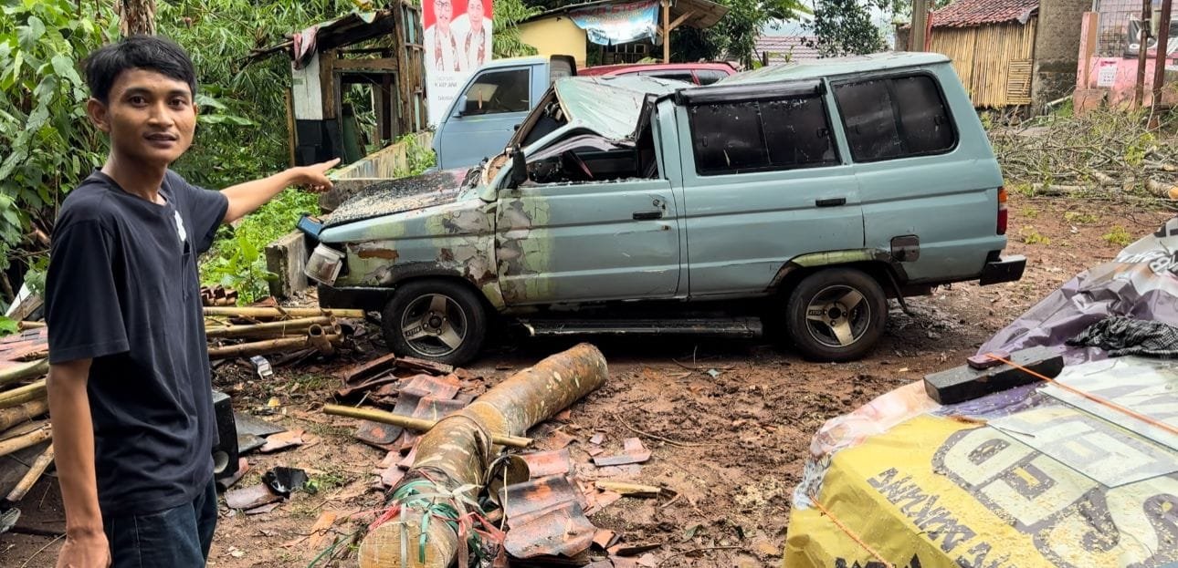 Hujan Deras dan Angin Kencang Landa Cibadak, Sukabumi: Tiga Mobil dan Beberapa Rumah Rusak 1 0fd76274 232d 4efb 97dd b5b061eaa531