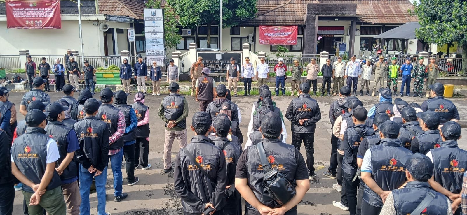 BAWASLU KABUPATEN SUKABUMI GELAR APEL SIAGA UNTUK PASTIKAN KETERTIBAN MASA TENANG PILKADA 2024 1 468188391 960159482812557 139655788488964152 n