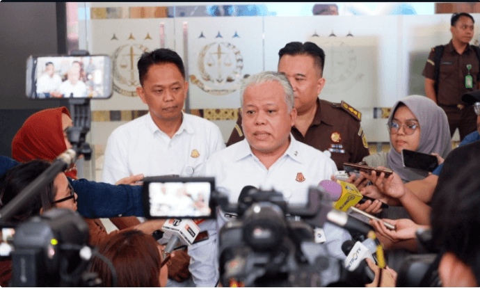 Tim Penyidik JAM PIDSUS Kejaksaan Agung Pindahkan Tahanan dan Lakukan Pemeriksaan Terhadap Sejumlah Tersangka Korupsi 1 Screenshot 2024 11 06 160725