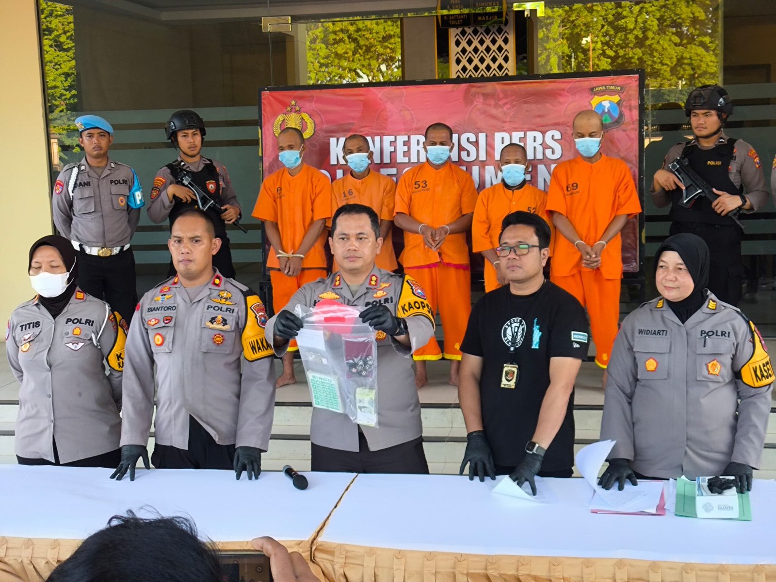 Kejadian Letusan di Manding di Selidiki Polres Sumenep Yang Mengakibatkan Dua Orang Luka-luka 1 WhatsApp Image 2024 11 05 at 21.35.47 scaled