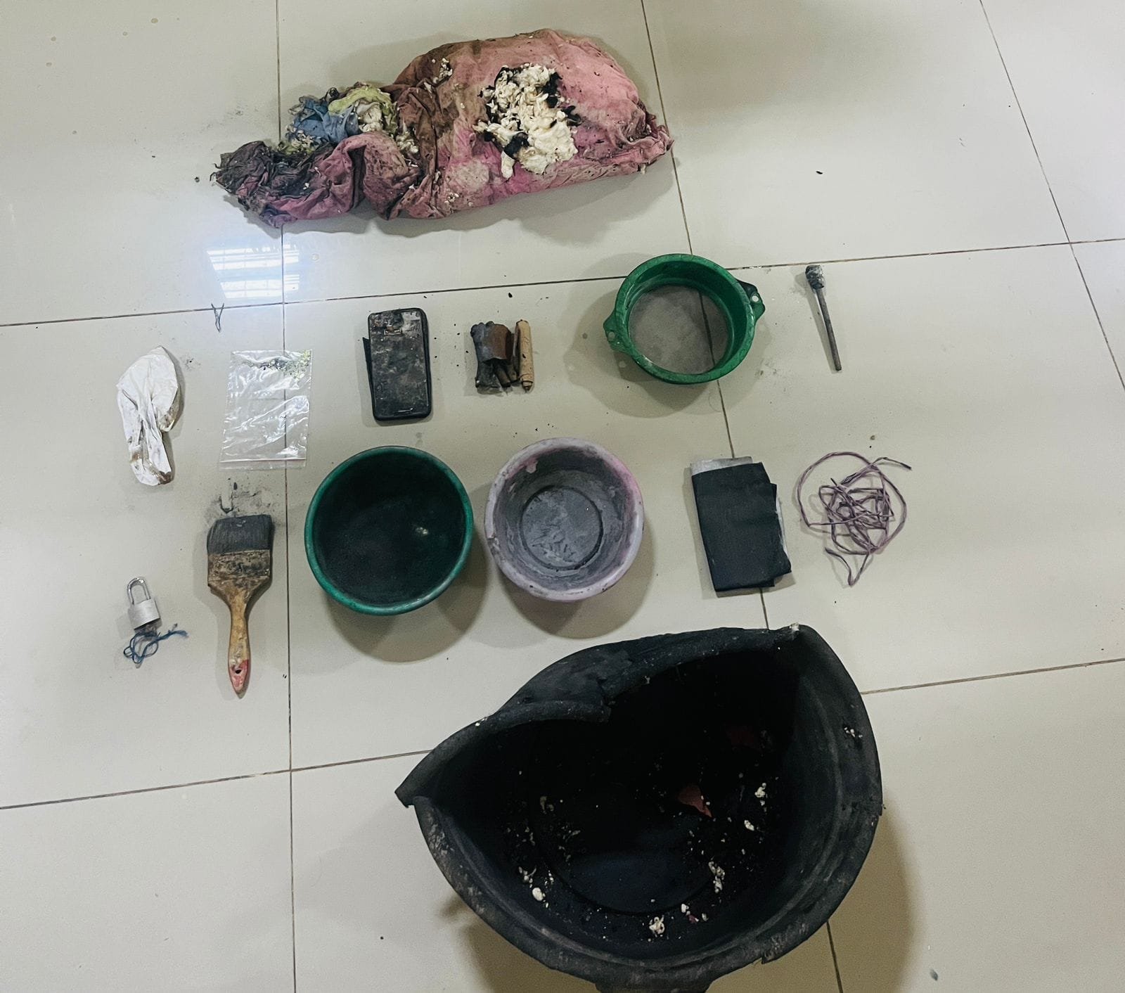 Pemilik Bahan Petasan, Yang Mengakibatkan Dua Warga Alami Luka Bakar di Amankan Polres Sumenep 1 WhatsApp Image 2024 11 08 at 20.17.04