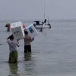 Aksi Heroik Personel Polres Sumenep Kawal Pendistribusian Logistik Pilkada ke Wilayah Kepulauan WhatsApp Image 2024 11 27 at 11.17.50