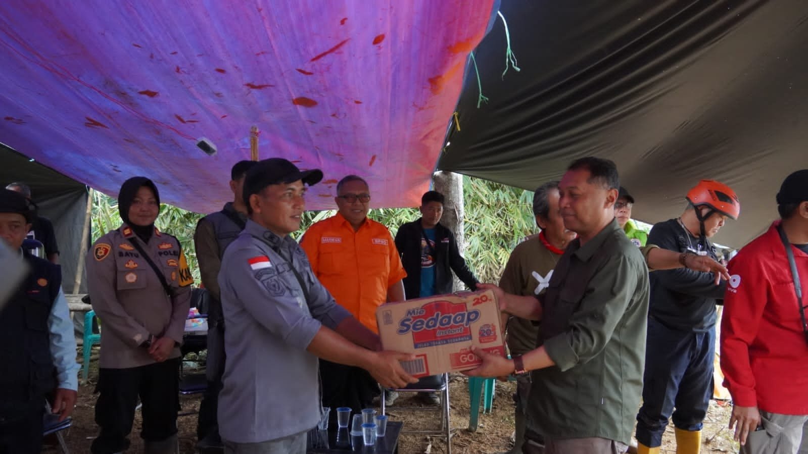 Bupati Marwan Tinjau Lokasi Pengungsian, Pastikan Kondisi Terkendali dan Kebutuhan Pengungsi Terpenuhi 1 470113779 972305281597977 5263258217924674115 n