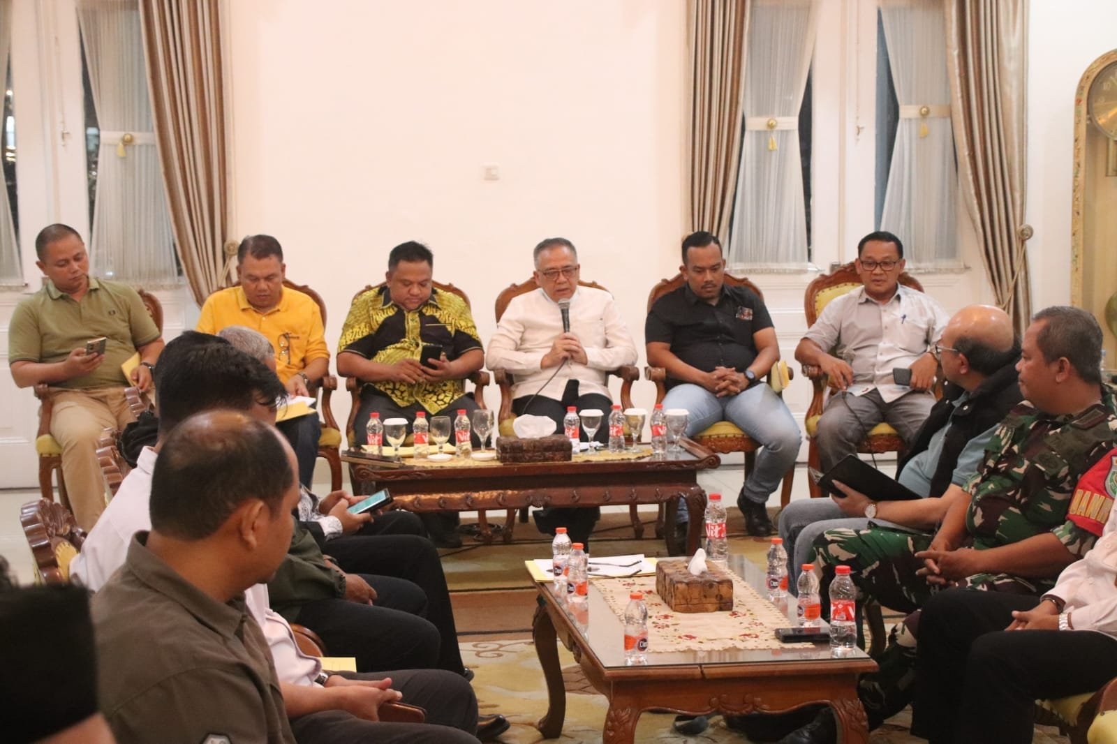 Wakil Bupati Iyos Pimpin Rakor Pembahasan UMK Kabupaten Sukabumi Tahun 2025: Fokus Pada Kesejahteraan Pekerja dan Daya Saing Usaha 1 470213872 972510898244082 4666236618736319854 n