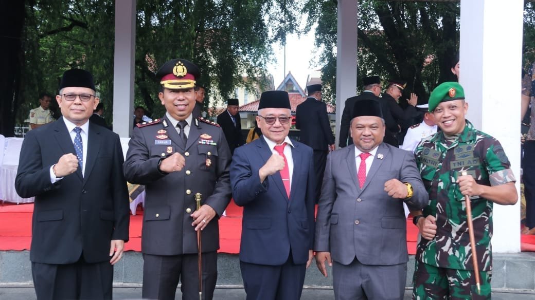Wakil Bupati Sukabumi Pimpin Upacara Peringatan Hari Bela Negara ke-76 di Alun-Alun Palabuhanratu 1 470662626 977889317706240 7499251019286074089 n