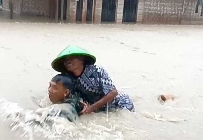 Aksi Heroik Prajurit TNI AD: Terjang Banjir Evakuasi Warga di Cianjur 1 Rudi Kurniawan