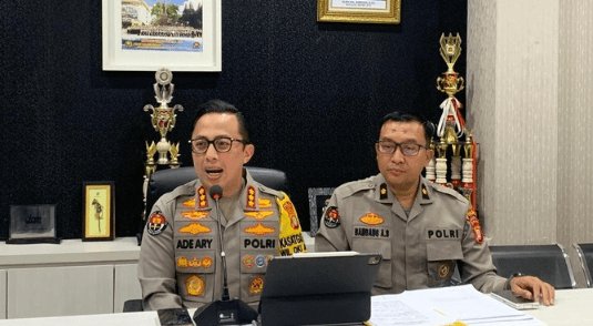 Polisi Sita Uang Tunai Rp 1,4 Miliar dari Dua Tersangka Baru Kasus Mafia Judi Online, Tindak Pidana Pencucian Uang Terungkap 1 Screenshot 2024 12 01 092810