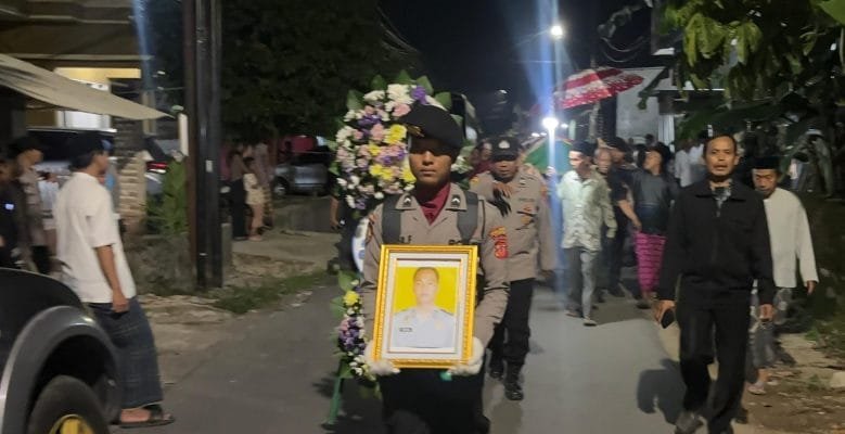 Seorang Anggota Polri: Rela Korbankan Diri Demi Bantuan Warga Lengkong 1 WhatsApp Image 2024 12 08 at 07.01.27 e1733622346381