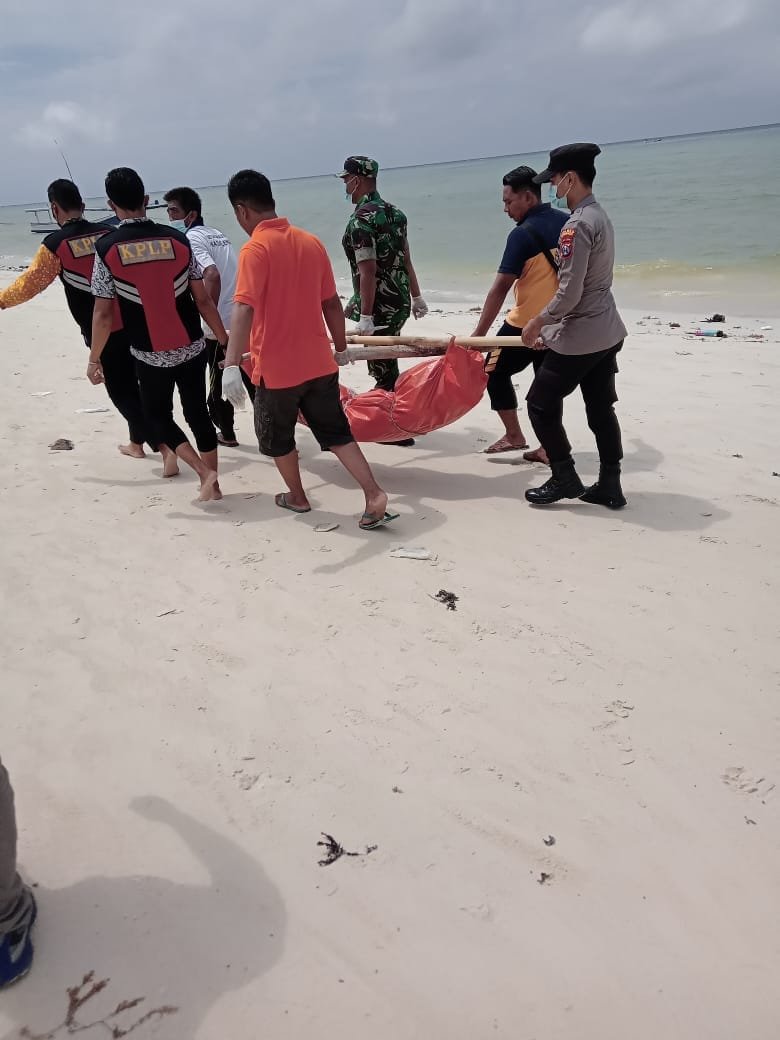 Mayat Yang Ditemukan Di Tepi Pantai Desa Sukajeruk Kec. Masalembu Kab. Sumenep Adalah Warga Bangkalan 1 WhatsApp Image 2024 12 27 at 21.01.51