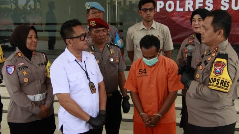 Suami Tega Melakukan KDRT Kepada Istrinya Yang Menyebabkan Meninggal Dunia Kini di Amankan Polres Sumenep 1 WhatsApp Image 2024 12 31 at 15.06.45