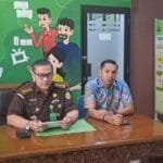 buronan kasus korupsi kejati kalbar saat dihadirkan di jumpa pers di kantor kejati jateng jumat 6122024 169