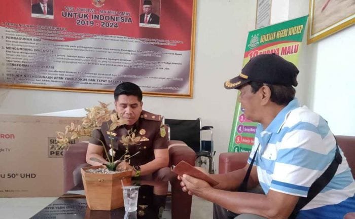 KETUA BRIGADE 571 MENEMUI KASI INTEL KAJARI SUMENEP 23 DESEMBER 2024. 1 dad6fa75 ea4c 415b a776 ad12b349a35a