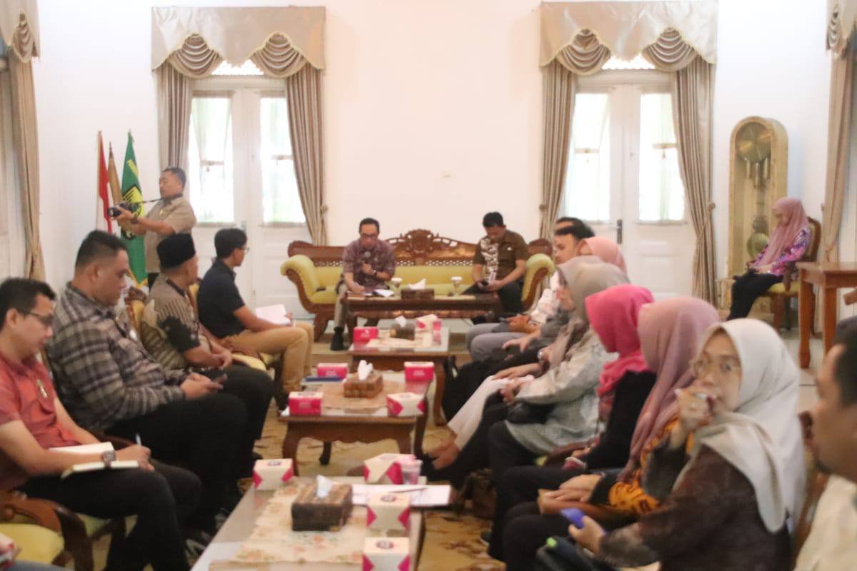 Sekda Ade Suryaman Tekankan Integritas dan Layanan Prima dalam Rapat Evaluasi MPP 1 475726734 1008207848007720 1810923991547174522 n