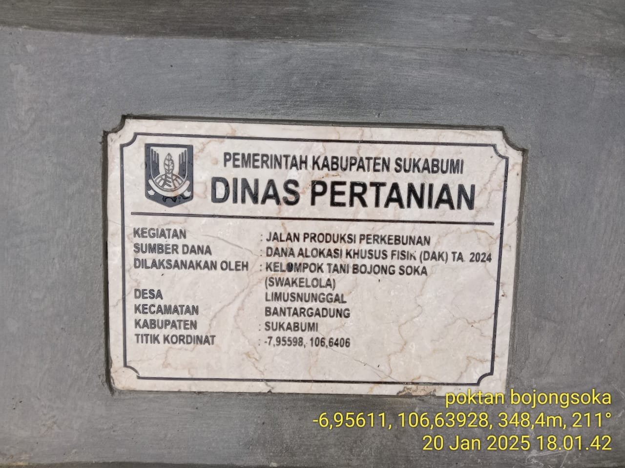 Pengerasan Jalan Produksi Perkebunan di Desa Limusnunggal Dapat Dukungan Pemerintah 1 WhatsApp Image 2025 01 21 at 23.27.02 1