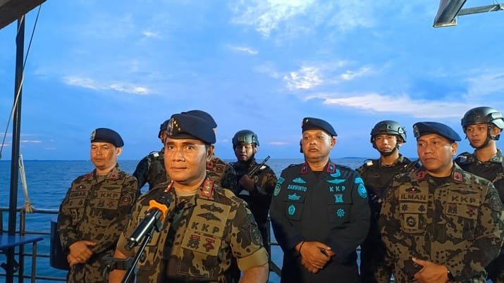 Pagar Laut Misterius 30,16 Km Di Tangerang, KKP Bertindak Tegas Berdasarkan Instruksi Presiden Prabowo 1 direktur jenderal pengawasan sumber daya kelautan dan perikanan psdkp kkp pung nugroho saat konferensi pers tindak lanjut pena 1 169
