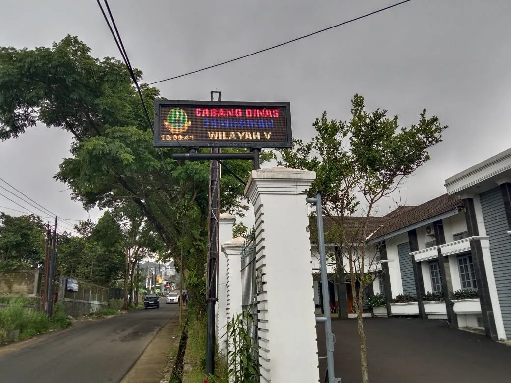 Tudingan Diduga Penggelembungan Data Peserta Didik di SMAN dan SMKN Sukabumi, Sorotan Masyarakat Terhadap Fasilitas Mewah Kepala Sekolah 1 fd6bb775 1c2d 482f 8033 ff19e17361c1.jpg
