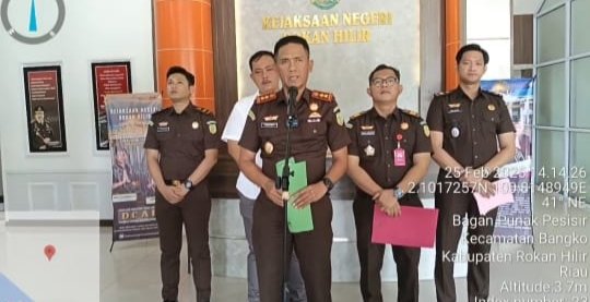 Kejari Rokan Hilir Tingkatkan Status Perkara SMPN 4 Pasir Limau Kapas ke Penyidikan dalam Kasus Dugaan Tindak Pidana Korupsi 1 IMG 20250225 144753