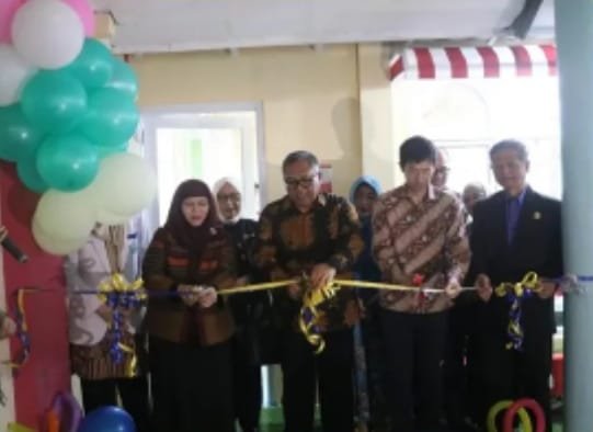 Bupati Sukabumi Resmikan Fasilitas Tempat Bermain Anak di RSUD Sekarwangi untuk Dukung Proses Penyembuhan Pasien 1 WhatsApp Image 2025 02 07 at 19.17.06