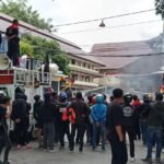Ratusan Massa Gelar Aksi Demo, Tuntut Klarifikasi dan Permintaan Maaf dari Anggota DPRD. WhatsApp Image 2025 02 13 at 07.05.37